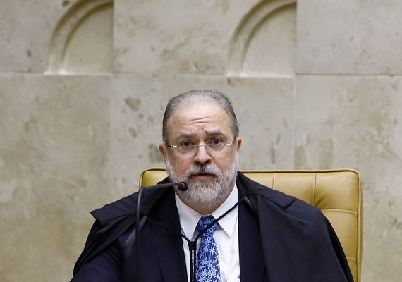 Aras quer afastar Alexandre de Moraes da condução das investigações no STF