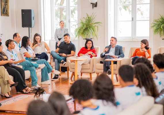 Estudantes conhecem o Museu Palácio e têm diálogo participativo com o governador e secretários