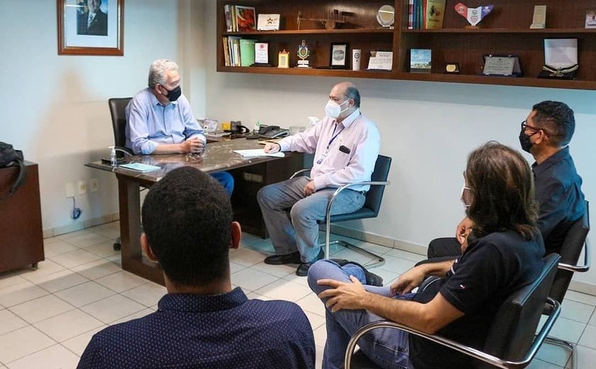 Paulão se reúne com reitor da Ufal para debater futuro da educação