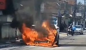 Picape pega fogo e tem perda total no Feitosa