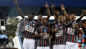 Fluminense aproveita festa do título e anuncia renovação de Scarpa