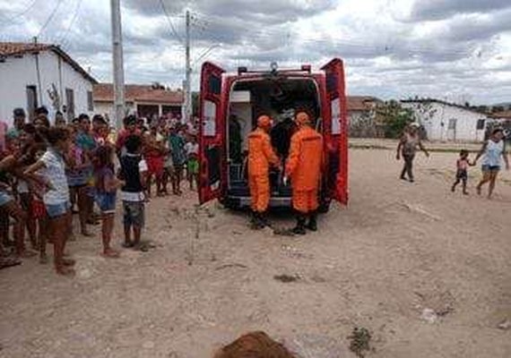 Mulher é baleada dentro de casa em Delmiro Gouveia