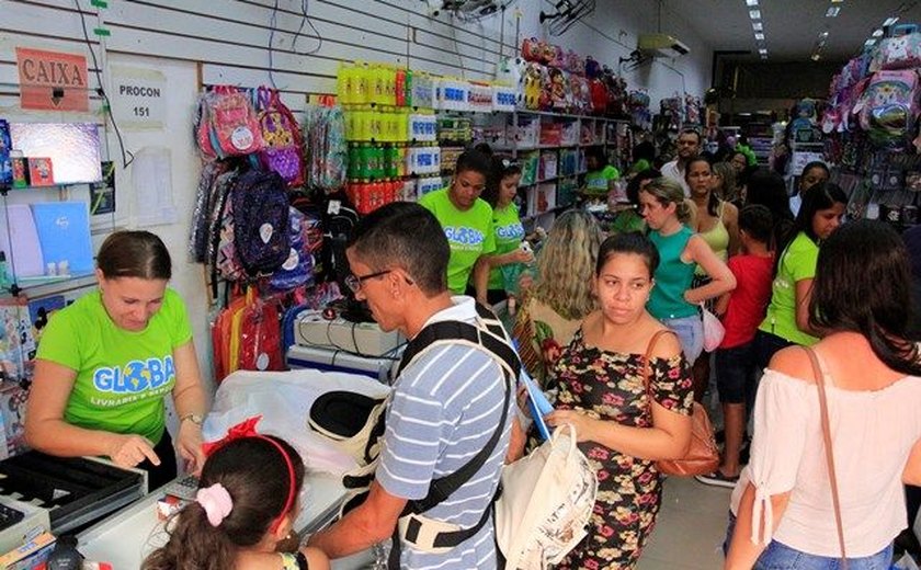 Procura  por material escolar aumenta movimento no Centro de Maceió