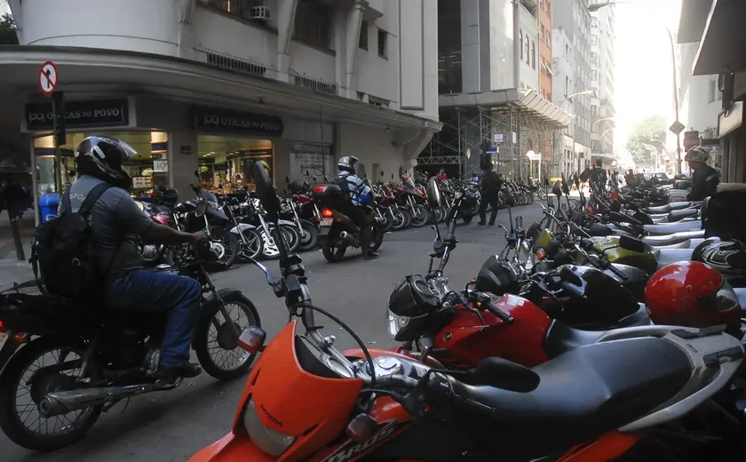 Mais da metade dos proprietários de motocicleta não têm habilitação