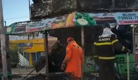 Lanchonete é atingida por incêndio durante madrugada em Arapiraca