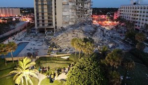Prédio desmorona parcialmente em Miami Beach