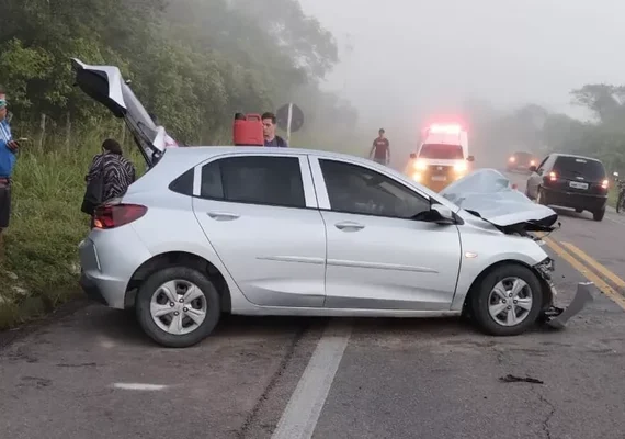 Gestante morre e outras três pessoas ficam feridas em colisão envolvendo dois carros de passeio