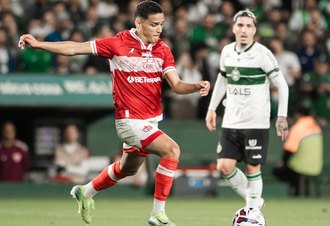 CRB empata sem gols com o Coritiba e diminui suas chances de acesso
