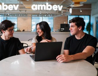 Ambev abre Programa de Trainee com imersão internacional e salário de R$ 9.500,00