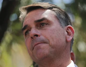 Flávio Bolsonaro foi embora para os EUA; avião iria à Flórida