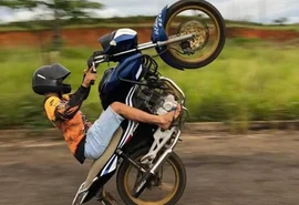 Motociclista é autuado após manobra perigosa em via movimentada de Arapiraca