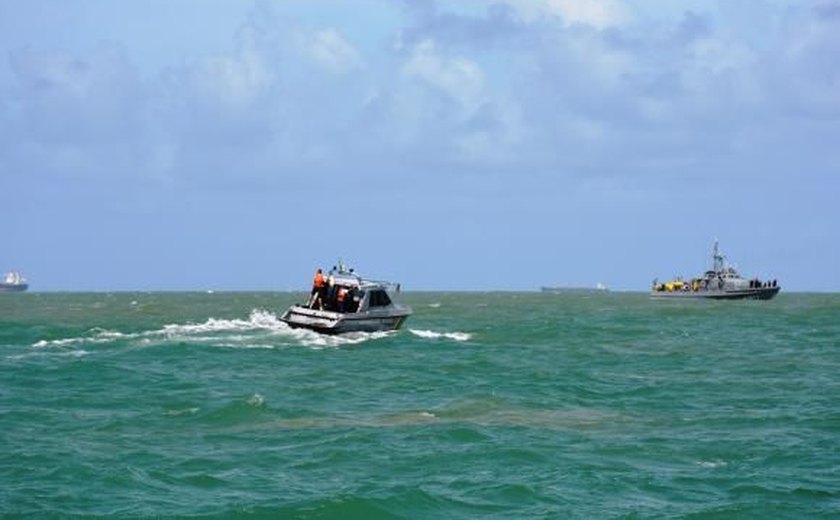 Marinha e Polícia Civil investigam causas de naufrágio ocorrido em Salvador