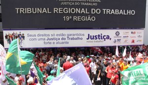 Manifestações marcam luta contra projetos que 'tiram direitos dos trabalhadores'