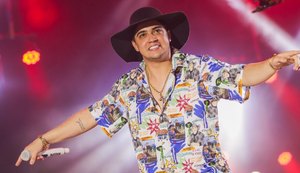 Natanzinho Lima passa mal e encerra show em Quijingue