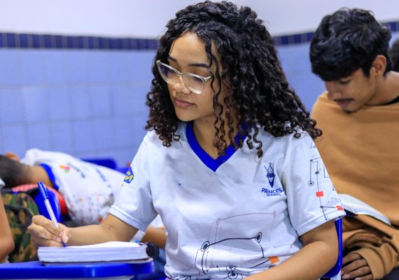 Governo de Alagoas incentivará estudantes que confirmarem participação da prova Saeb 2025