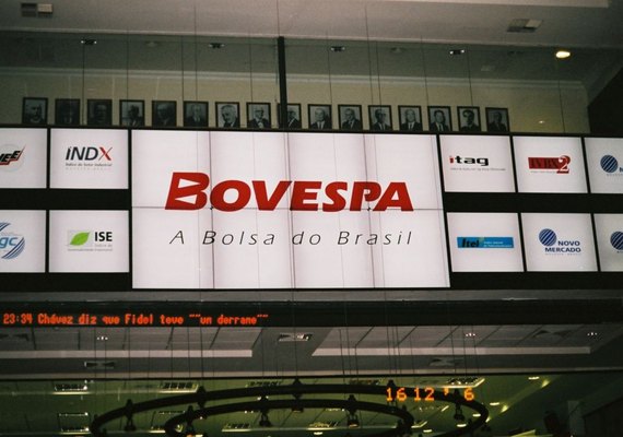 Bovespa fecha em leve alta nesta segunda com impulso da Vale