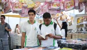 Bienal aquece economia com livros e gera frutos permanentes