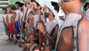 Estudantes visitam índios no Agreste de Alagoas