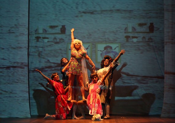 'Gracinha Borralheira' promete noite de risos e solidariedade no Teatro Deodoro