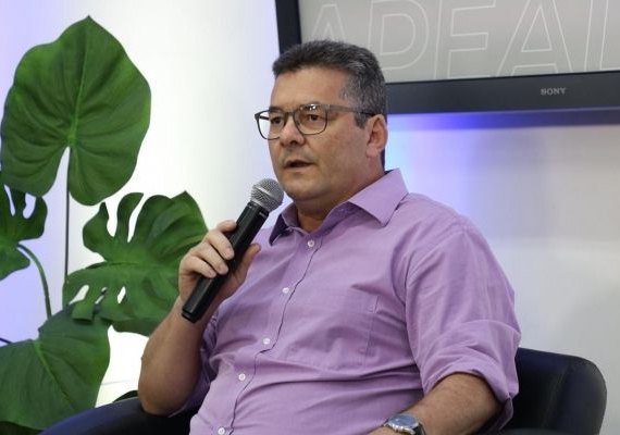 Fábio Guedes assume Educação com desafio de fortalecer a tecnologia no ensino público