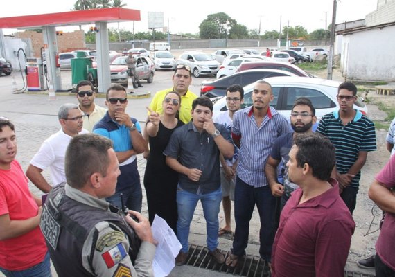 Motoristas Uber denunciam perseguição por prestação de serviço no aeroporto