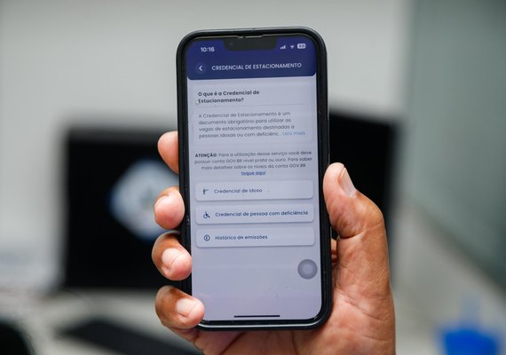 Idosos e pessoas com deficiência podem emitir credencial de estacionamento de forma digital em Alagoas