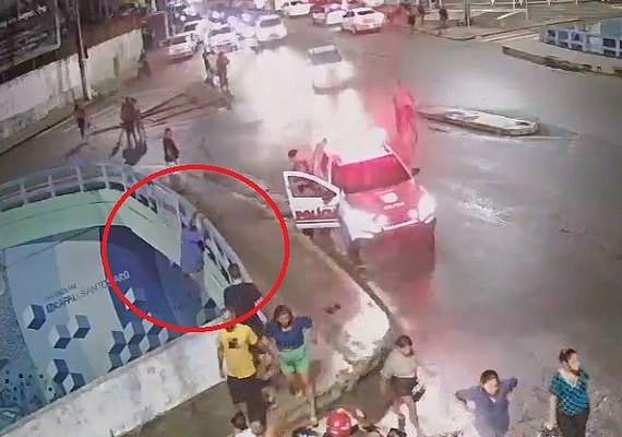 Homem morre depois de se jogar do viaduto do Jacintinho para fugir de abordagem policial