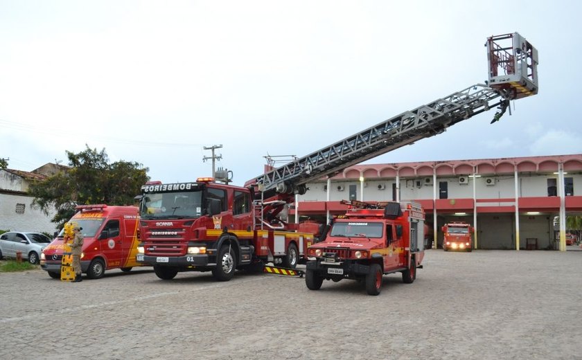 Incêndio de grandes proporções destrói estrutura de residência em Pilar