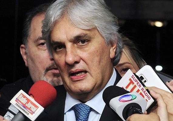PGR avalia anular delação do ex-senador Delcídio Amaral