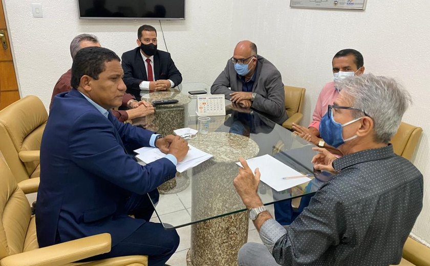 Prefeitura e Casal discutem implantação de novas adutoras em Palmeira