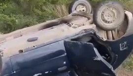 Motorista fica ferido após capotamento na AL-220
