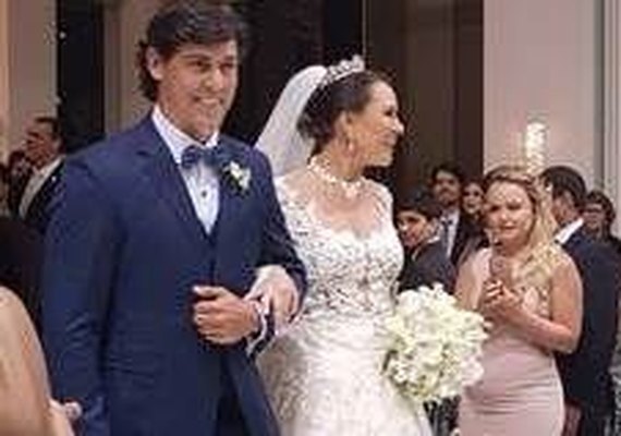 Ex-noivo de Paula Fernandes se casa. Casal espera 1º filho