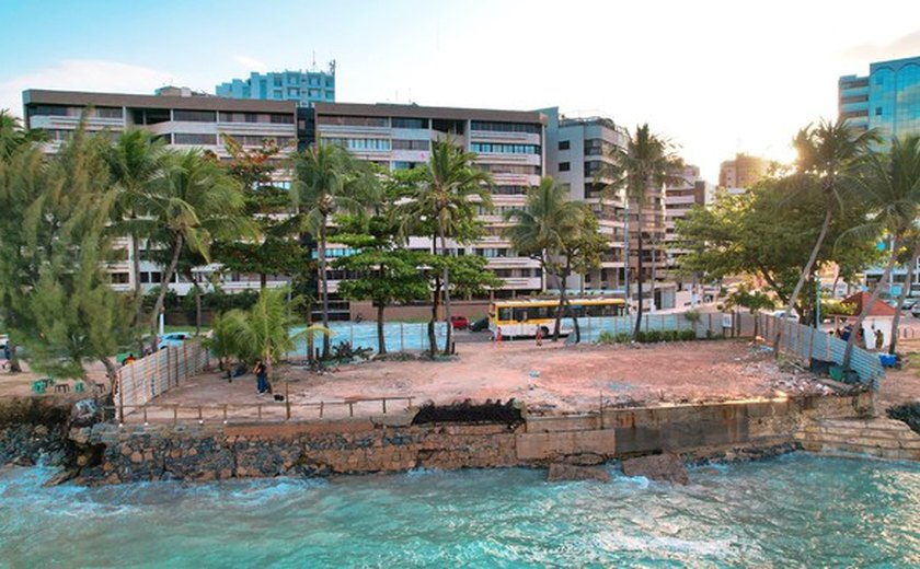 Avanço do mar ou degradação ambiental? A falta que faz a restinga na orla de Maceió