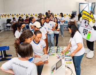 Em Ouro Branco, TRE beneficia estudantes jovens e idosos com treinamento de eleitores