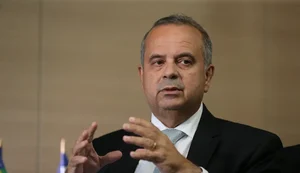 Coordenador de campanha se diz surpreso com fuga de Flávio Bolsonaro