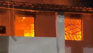 Incêndio atinge casa e destrói cômodos em Pilar
