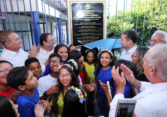 Renan Filho assina projeto que institui Programa Alagoano de Ensino Integral