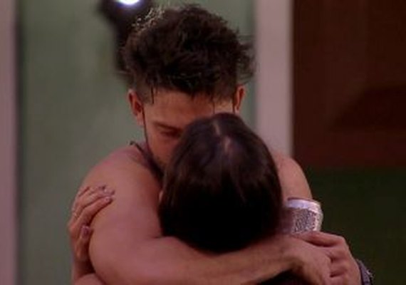 Melhor amiga das gêmeas aprova beijo de Mayla e do alagoano Luiz Felipe