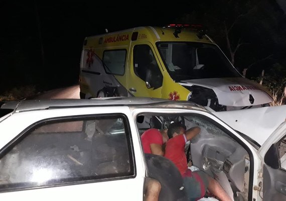Acidente  entre gol e ambulância deixa uma pessoa morta e três feridos em Flexeiras