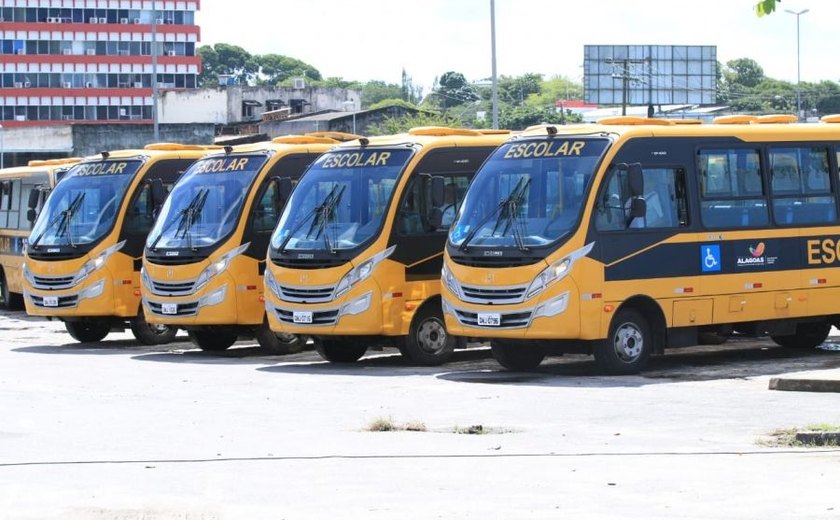 Secretaria entrega 100 ônibus que atenderão 11 mil estudantes da rede estadual de Alagoas