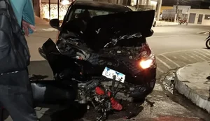 Entregador fica ferido após colisão entre moto e carro no Centro de Arapiraca