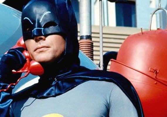 Morre Adam West, o Batman da série de TV, aos 88 anos