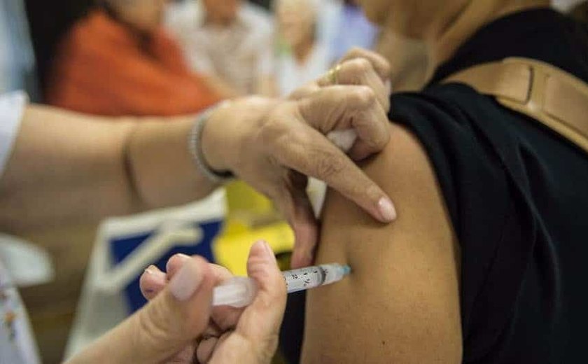 Maceió Shopping recebe idosos a partir de 85 anos para vacinação contra a Covid-19