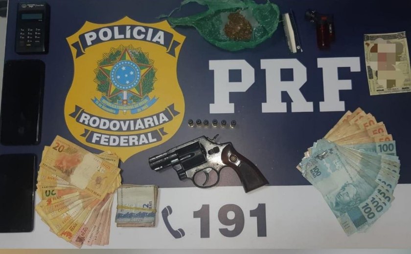 Dupla é presa por porte de arma e posse de drogas em Rio Largo