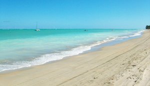 Turista do Rio de Janeiro tem carro arrombado na praia de Peroba, em Maragogi