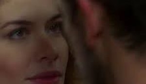 Vem por aí! Gentil flagra Alain aos beijos com Isabel