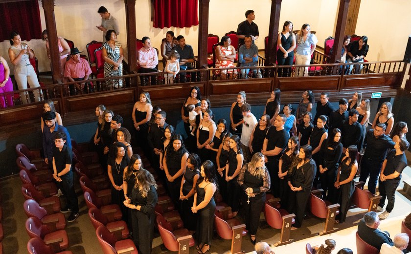 Em clima de emoção, entrega do jaleco marca início da jornada médica da segunda turma de Medicina da Qualin, em Penedo
