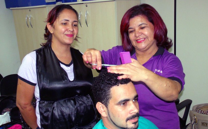 Sine oferece serviço de corte de cabelo para trabalhadores