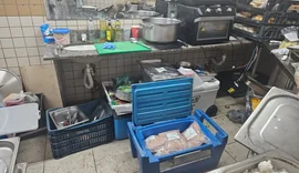 Camarote da Sapucaí é flagrado preparando alimentos no banheiro