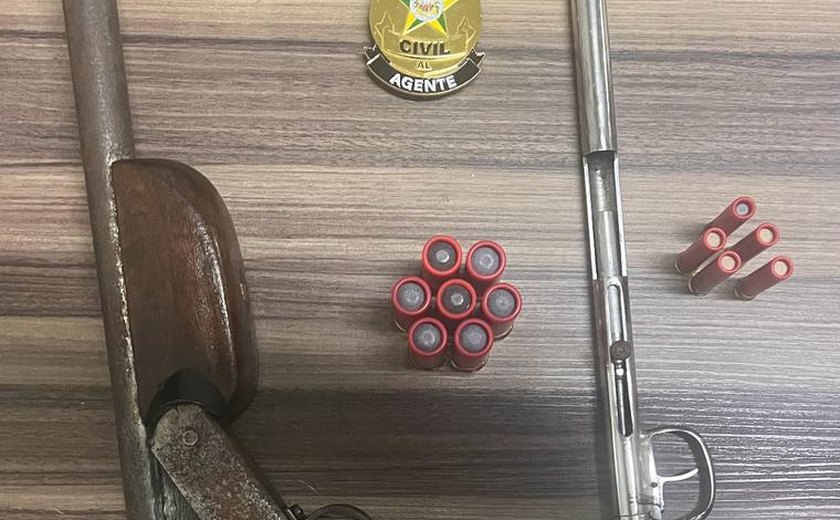 Operação da Polícia Civil prende homem em flagrante e apreende armas e drogas em Arapiraca